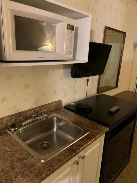Redwood Motor Inn Brandon Extérieur photo
