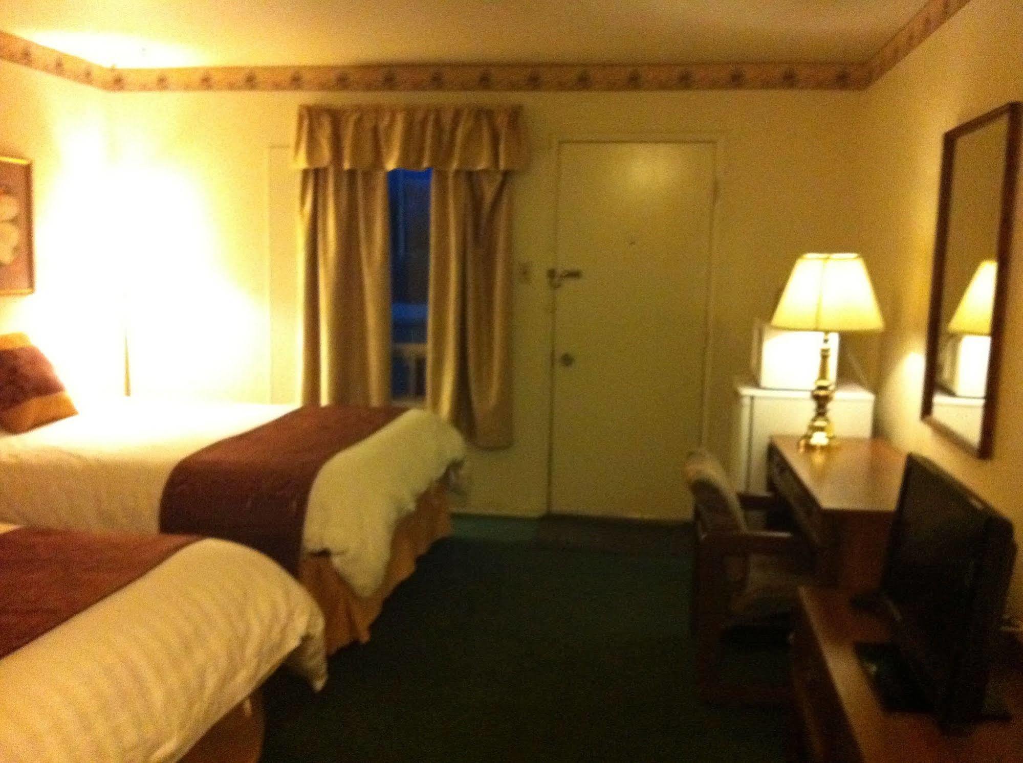 Redwood Motor Inn Brandon Extérieur photo